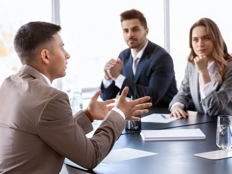 İnsan Kaynakları Yönetimi Eğitimi 1 Bir şirketin vizyonunu, değerlerini, İK süreçleri ve hedefleriyle ilişkilendiren akış şeması.