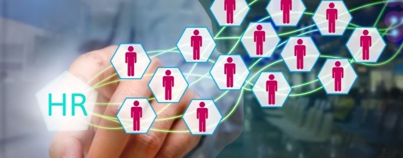 lhan Koç Akademi tarafından sunulan, insan kaynakları yönetimi eğitimi programının, İK stratejisi ve yetenek yönetimi konularını vurgulayan ana görseli.